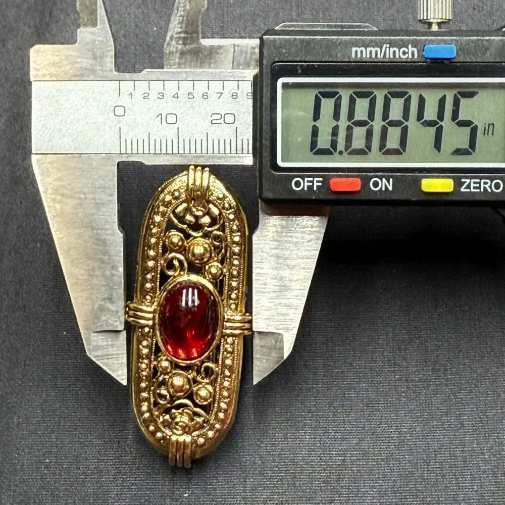 Vintage Art Deco Style Red Resin Cabochon Gold Tone Brooch 70s-80s